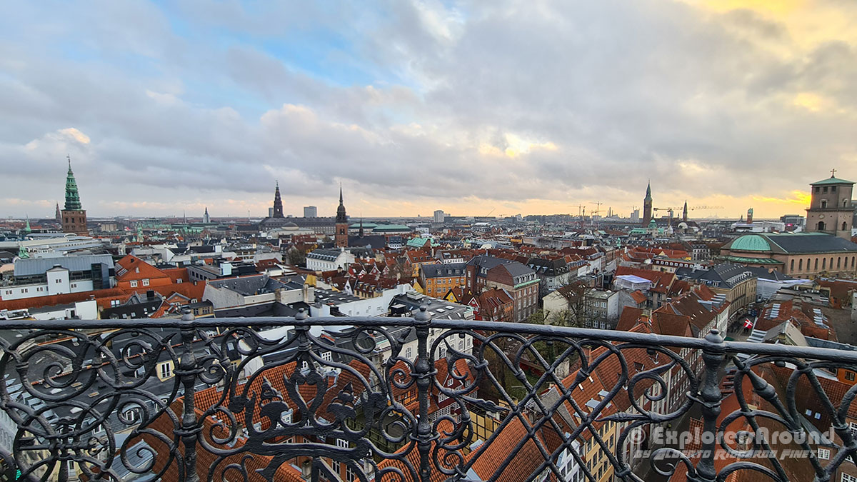 vista tramonto dalla cima della Rundetarn Torre Rotonda in Copenaghen Danimarca