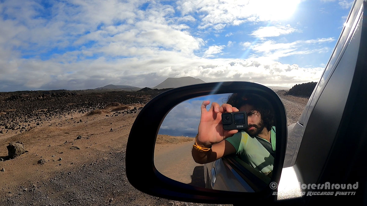 guidando nelle strade sterrate di fuerteventura dal corralejo per raggiungere el cotillo passando da popcorn beach fuerteventura isole canarie explorers around