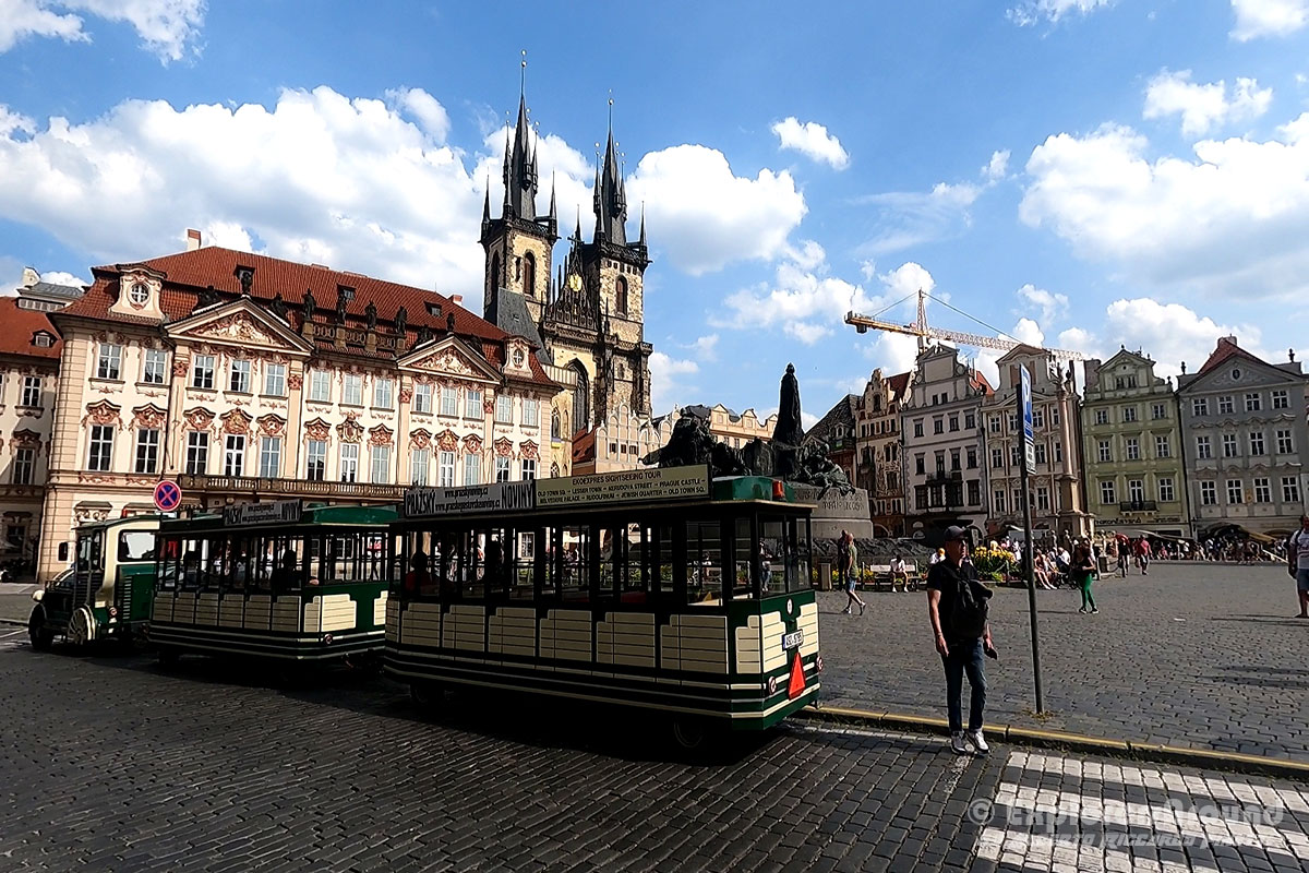 Piazza della Città Vecchia con la Chiesa di Santa Maria di Týn Praga Repubblica Ceca Explorers Around