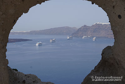 La caldera di Santorini vista da heart of Santorini isole cicladi Grecia Explorers Around