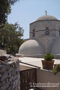 punto più alto di Santorini il monastero del profeta Elias nel centro dell'isola Grecia Explorers Around