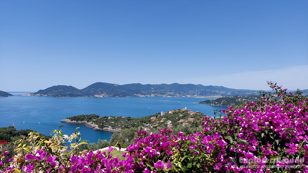 vista sul meraviglioso golfo dei poeti arrivando a la serra di lerici in provincia di la spezia italia explorers around